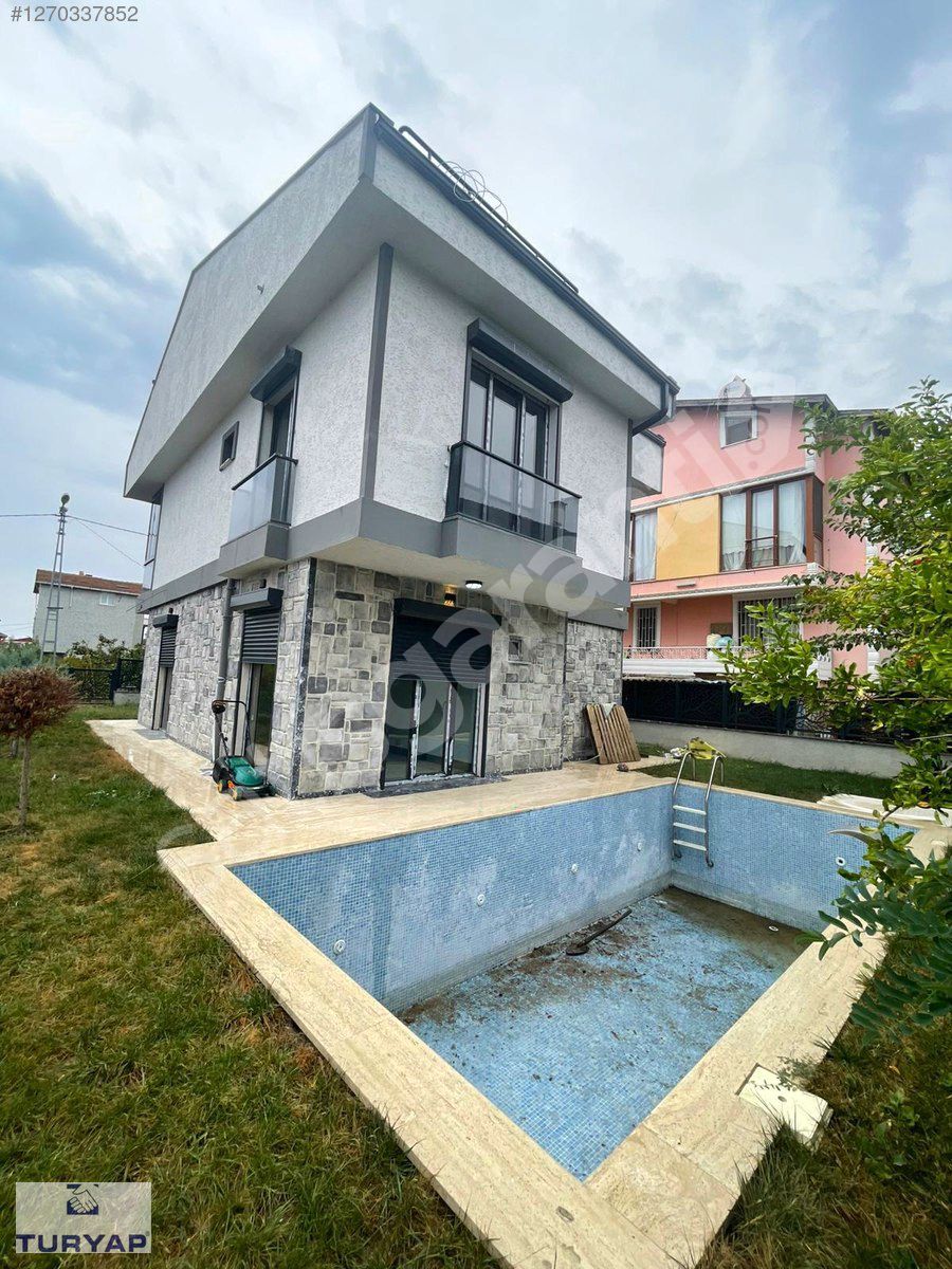 GÜMÜŞYAKADA DENİZE CEPHE 4+1 SATILIK LÜKS VİLLA