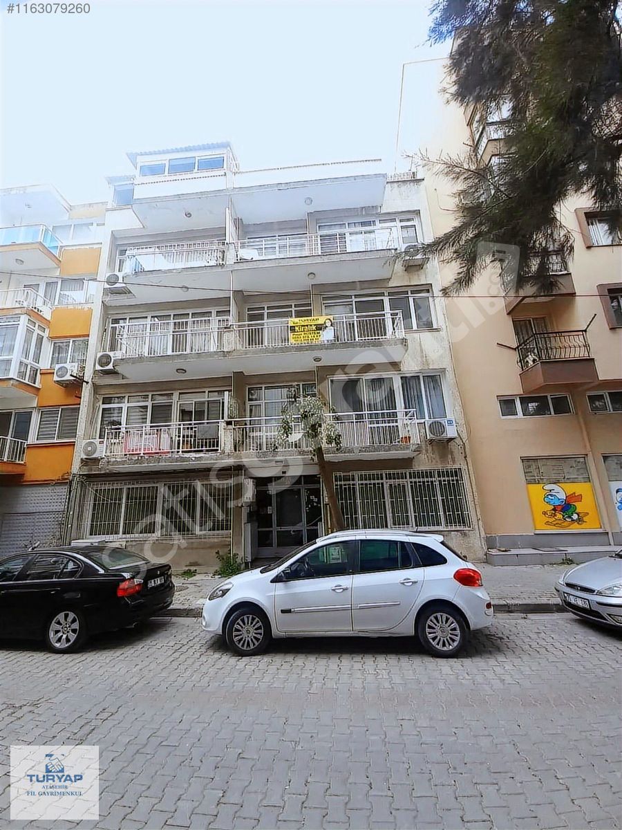 Alaybey Tersane'de Tadilatlı Geniş 3+1 Ara Kat Daire