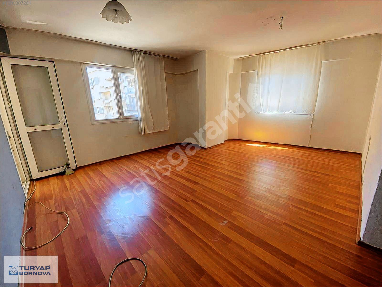 Turyap'tan Bornova Merkezde Satılık Ara Kat Boş 3+1 Daire