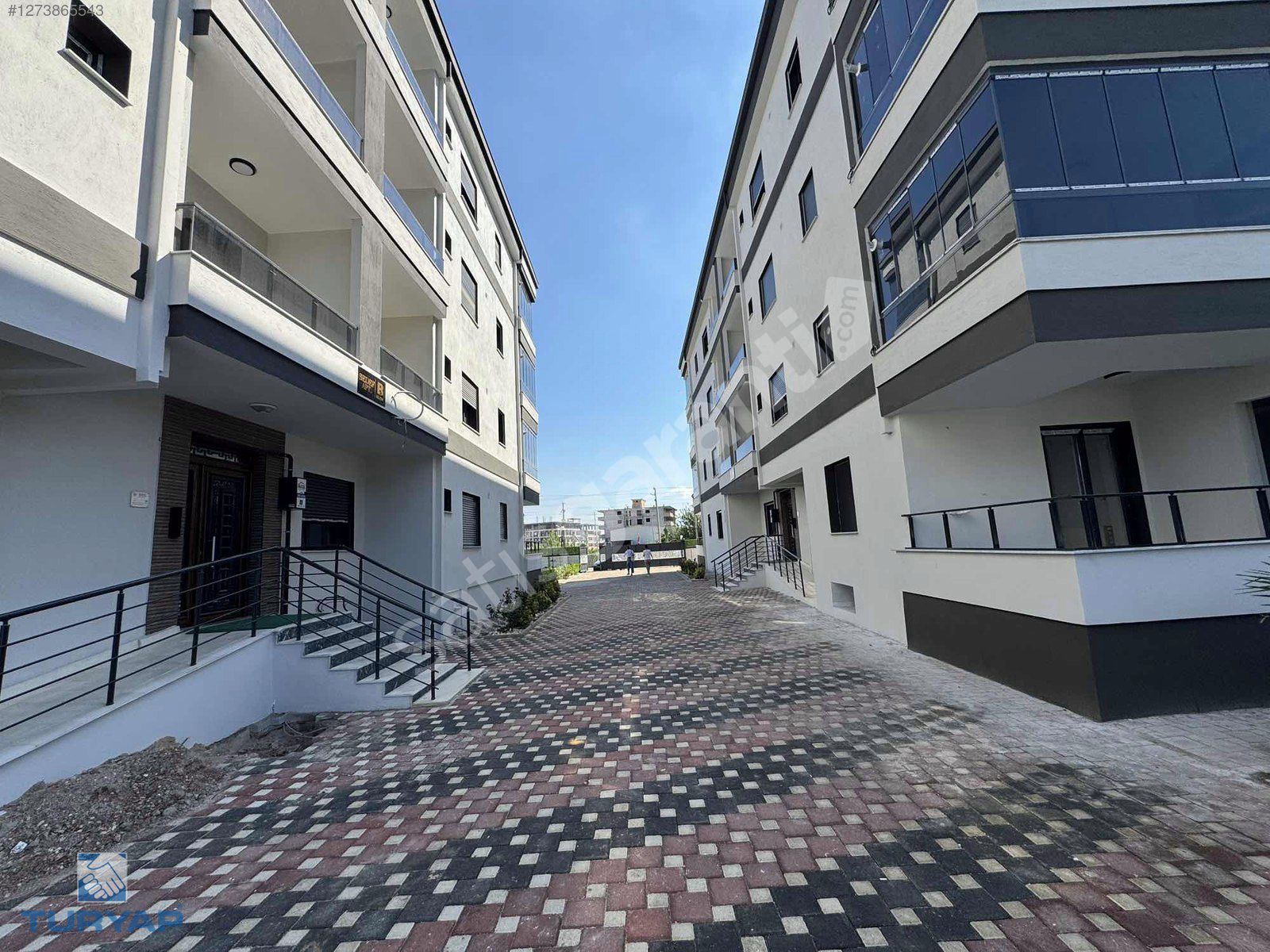 TORBALI DA HAVUZLU SİTEDE SATILIK SIFIR 2+1 DAİRE