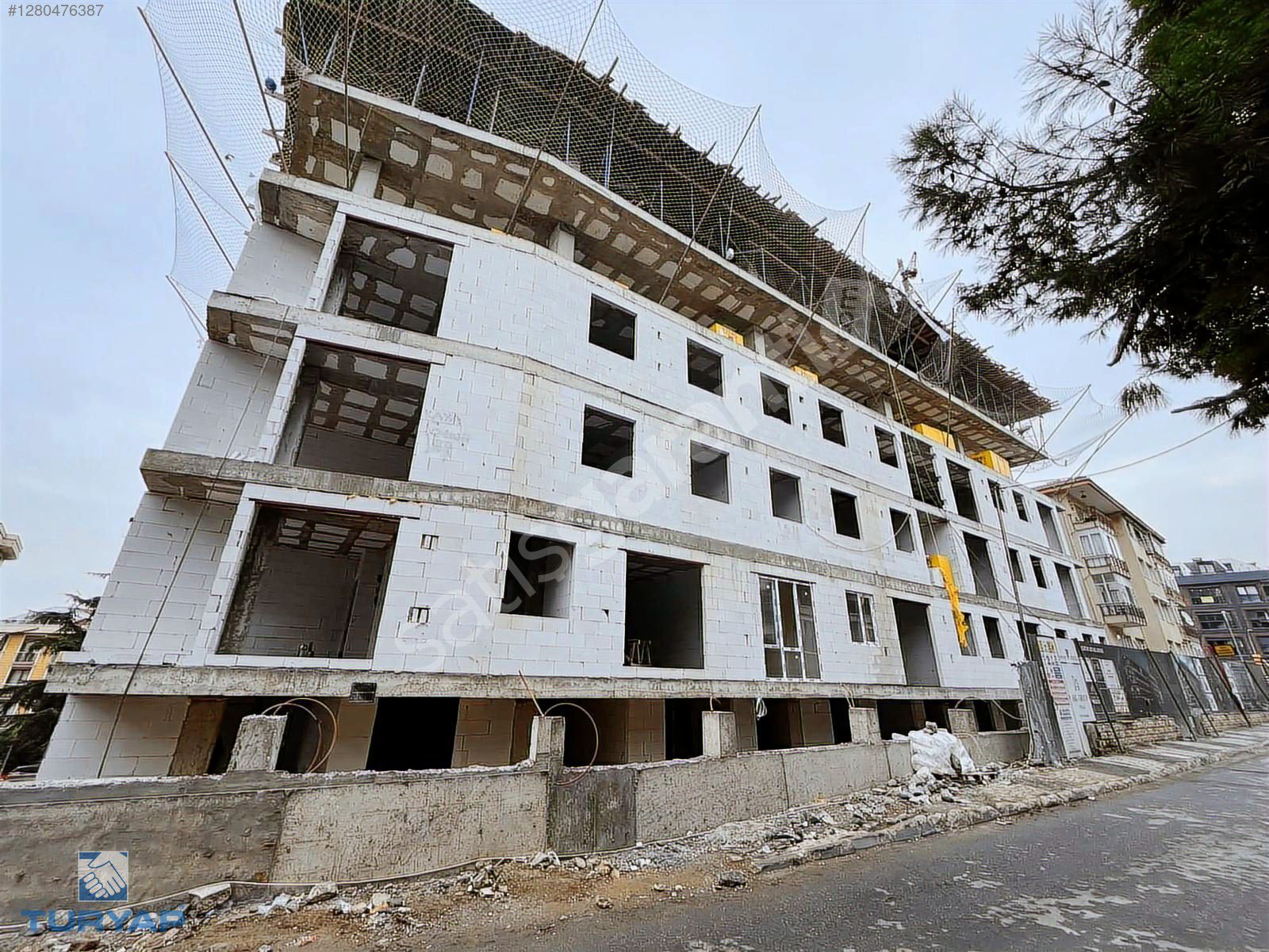 TURYAP'TAN KÜÇÜKYALI ÇAMLIK SAHİLDE 2.KATTA SIFIR 1+1