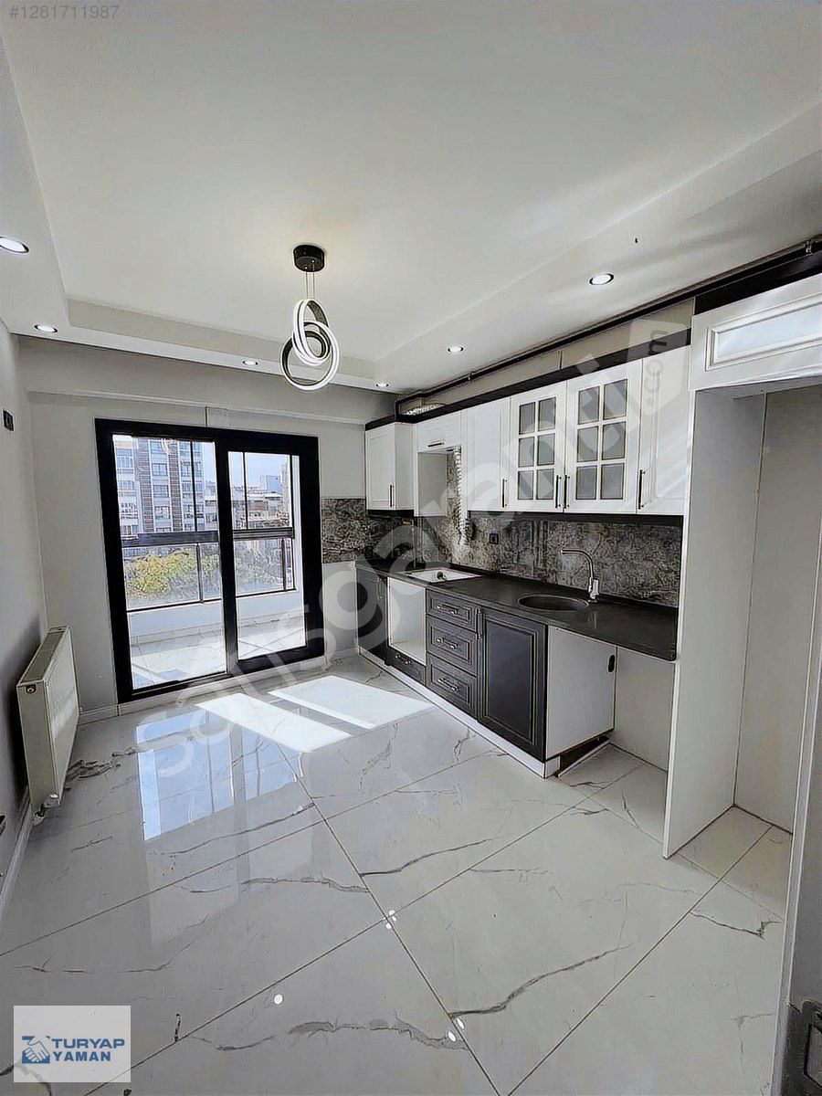 BARIŞ MANÇO PARKINDA ASANSÖRLÜ OTOPARKLI KİRALIK GENİŞ 2+1 DAİRE