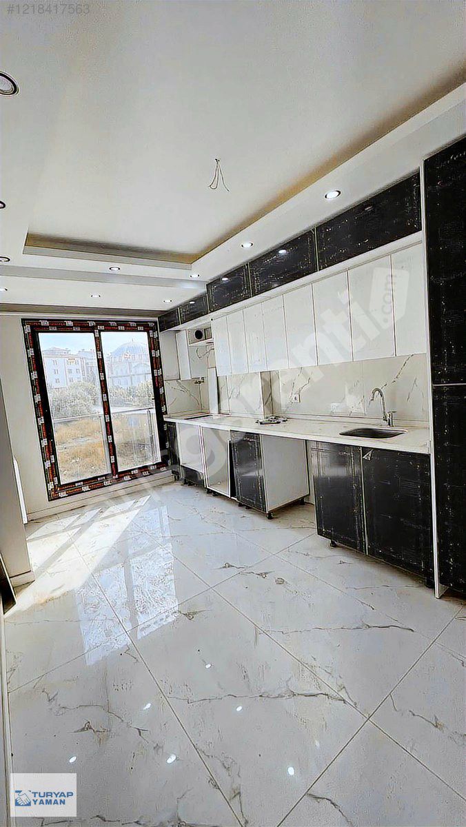 ERGENEKON'DA MERKEZDE SATILIK ASANSÖRLÜ 2+1 DAİRE