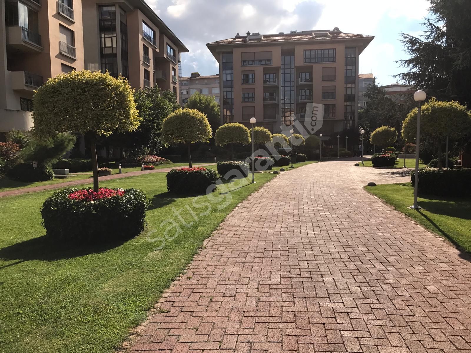 ETİLER SARI KONAKLAR'DA GARAJ ÇIKIŞLI KİRALIK ÇATI DUBLEKSİ