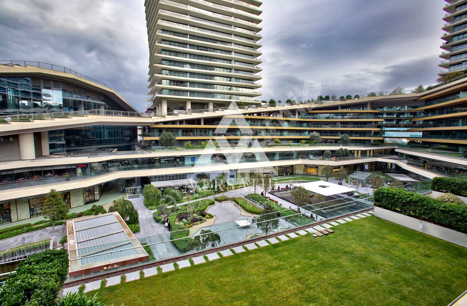 Zorlu Center'da Satılık 179 m2 Balkonlu 2+1 Fırsat Daire