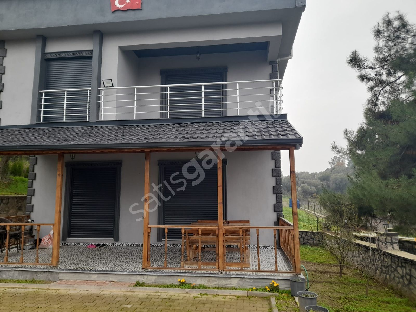 Armutlu Hürriyet 480 m2 İçinde Satılık Villa