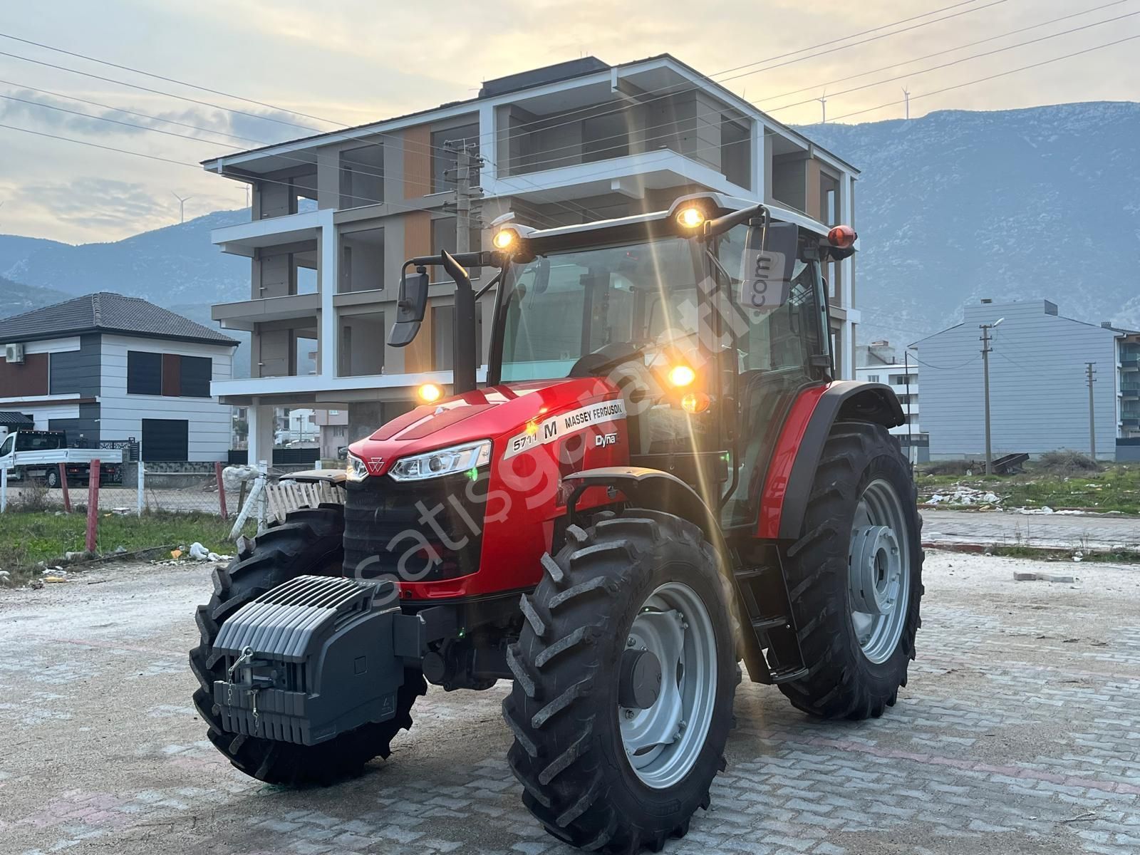 MASSEY 5711M SIFIR DYNA-4 FULL+FULL