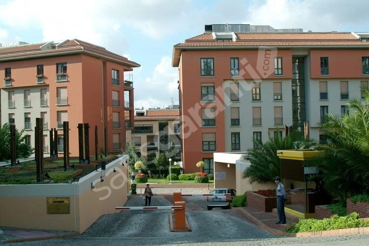 SARIKONAKLAR SITESINDE SATILIK GARAJ CIKISLI CATI DUBLEKSI