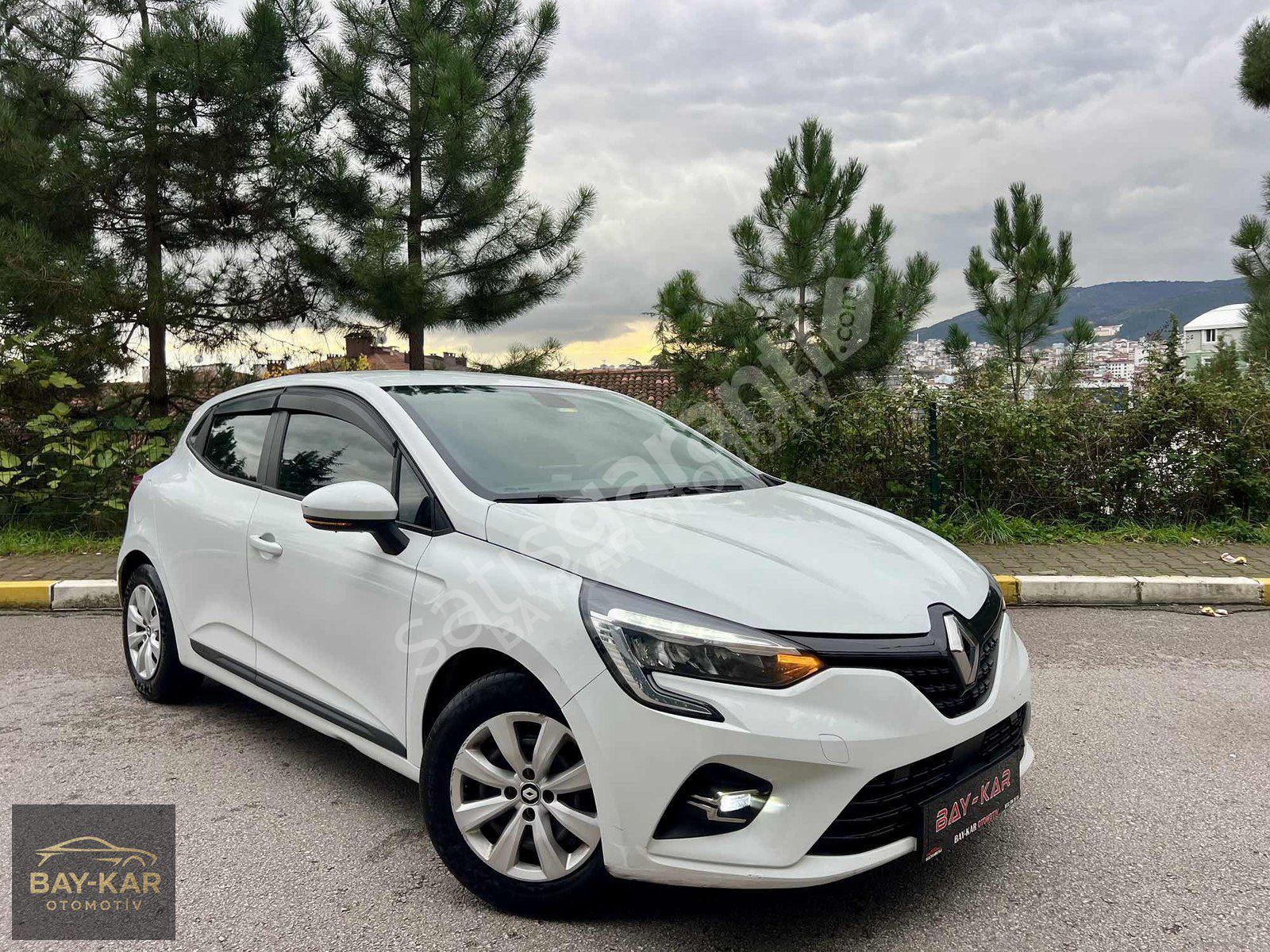 2020 MODEL CLIO 72 HP 86 BİN KM HATASIZ TRAMERSİZ TESLA EKRAN