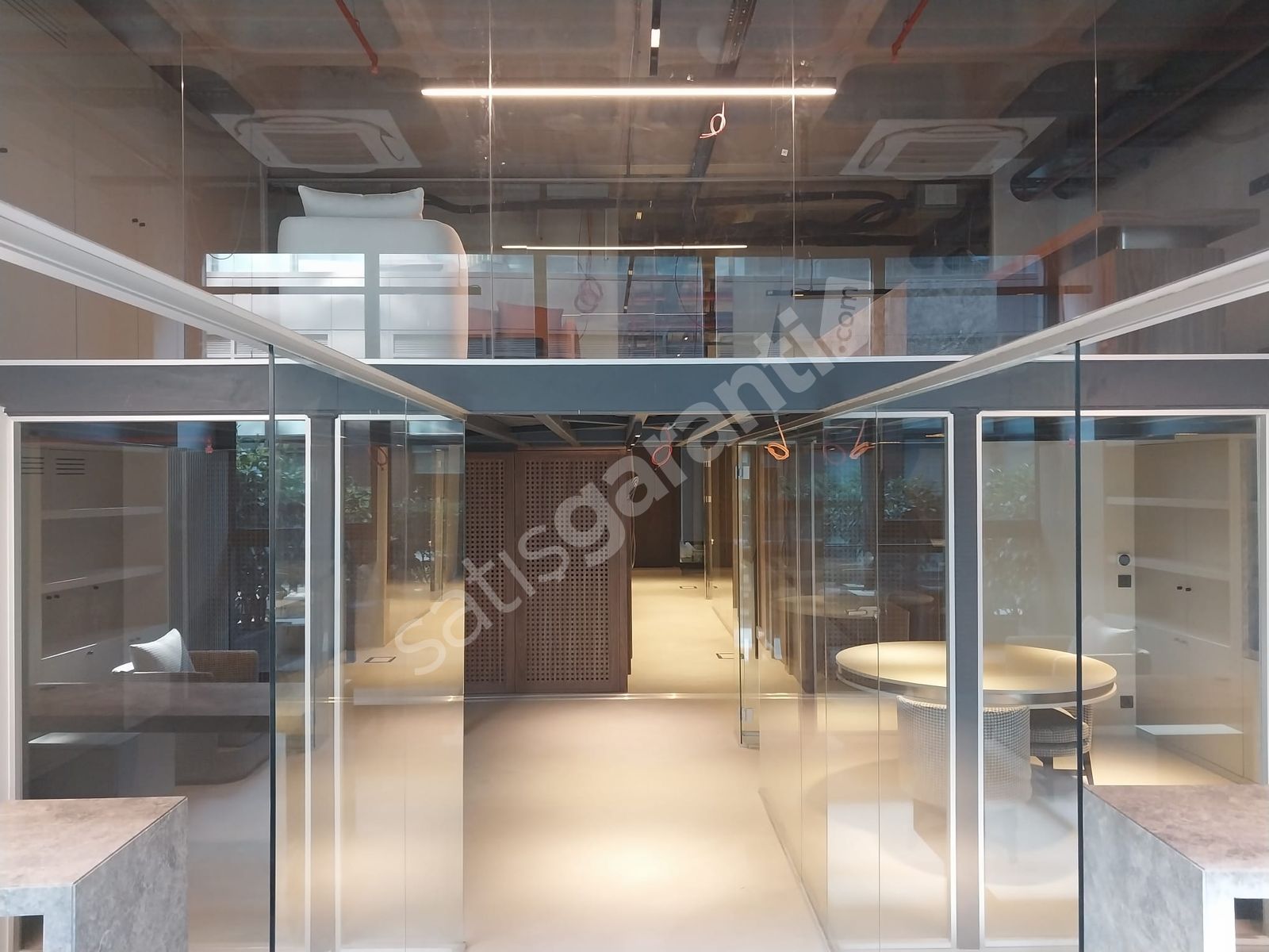 MECİDİYEKOY TORUN CENTER'DA 220m ASMA KATLI ŞIK OFİS