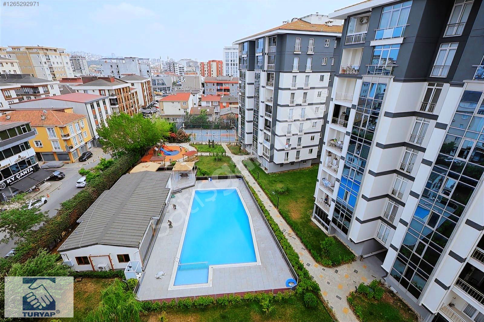 Çekmeköy Akasya evleri Havuz ve Peyzaj Cepheli Satılık 3+1 daire