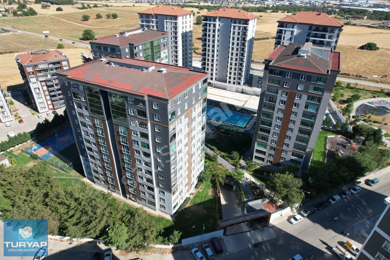 SİTE İÇİNDE HAVUZ CEPHE HİÇ KULLANILMAMIŞ 180M2 4+1 SATLIK DAİRE