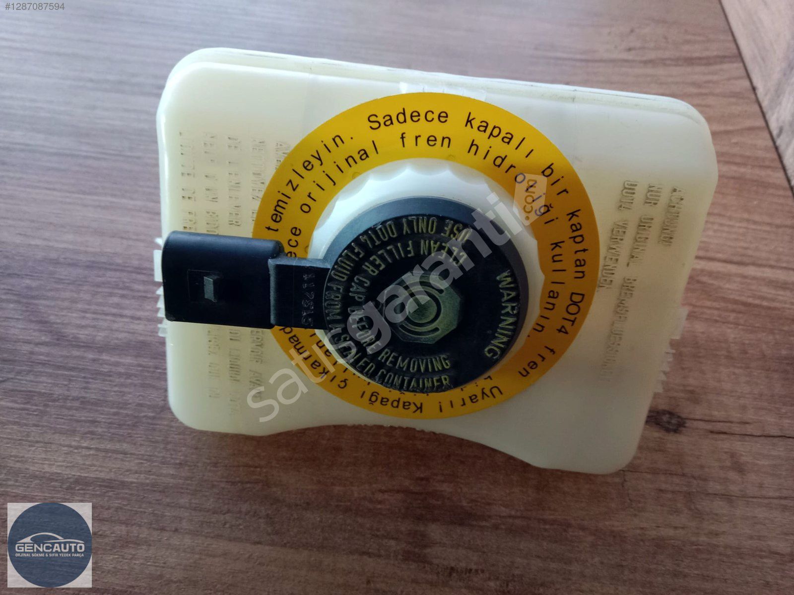 AUDİ A4 A5 Q5 HİDROLİK FREN GENLEŞME BİDONU SÖKME ORJ 8K0611301A