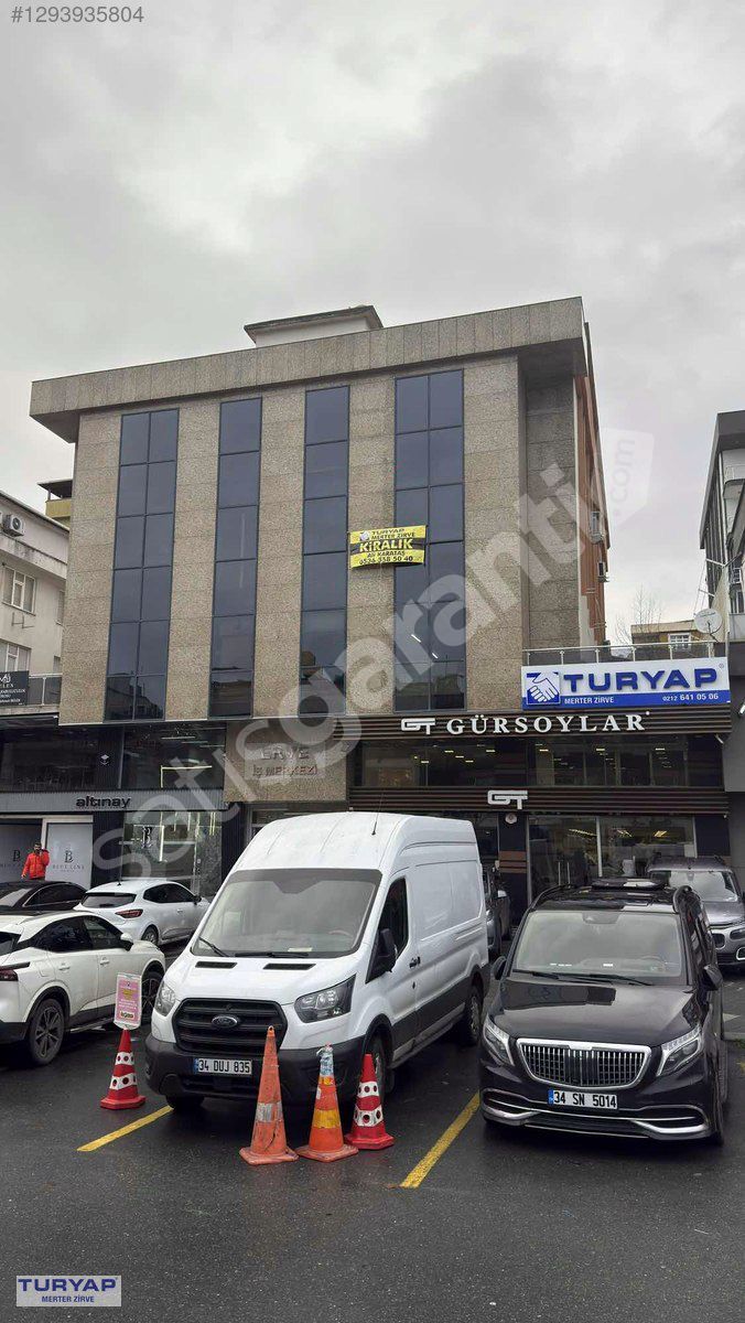 Merter Çam Sokak'ta 2.Kat Asansörlü 200 m2 Büro