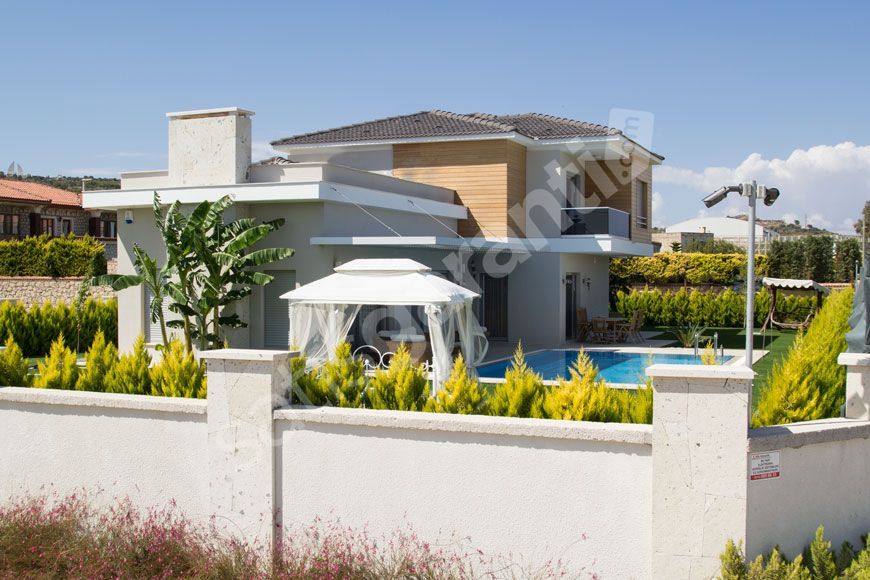 Çeşme'de Havuzlu Tatil İçin İdeal Bu Villa 