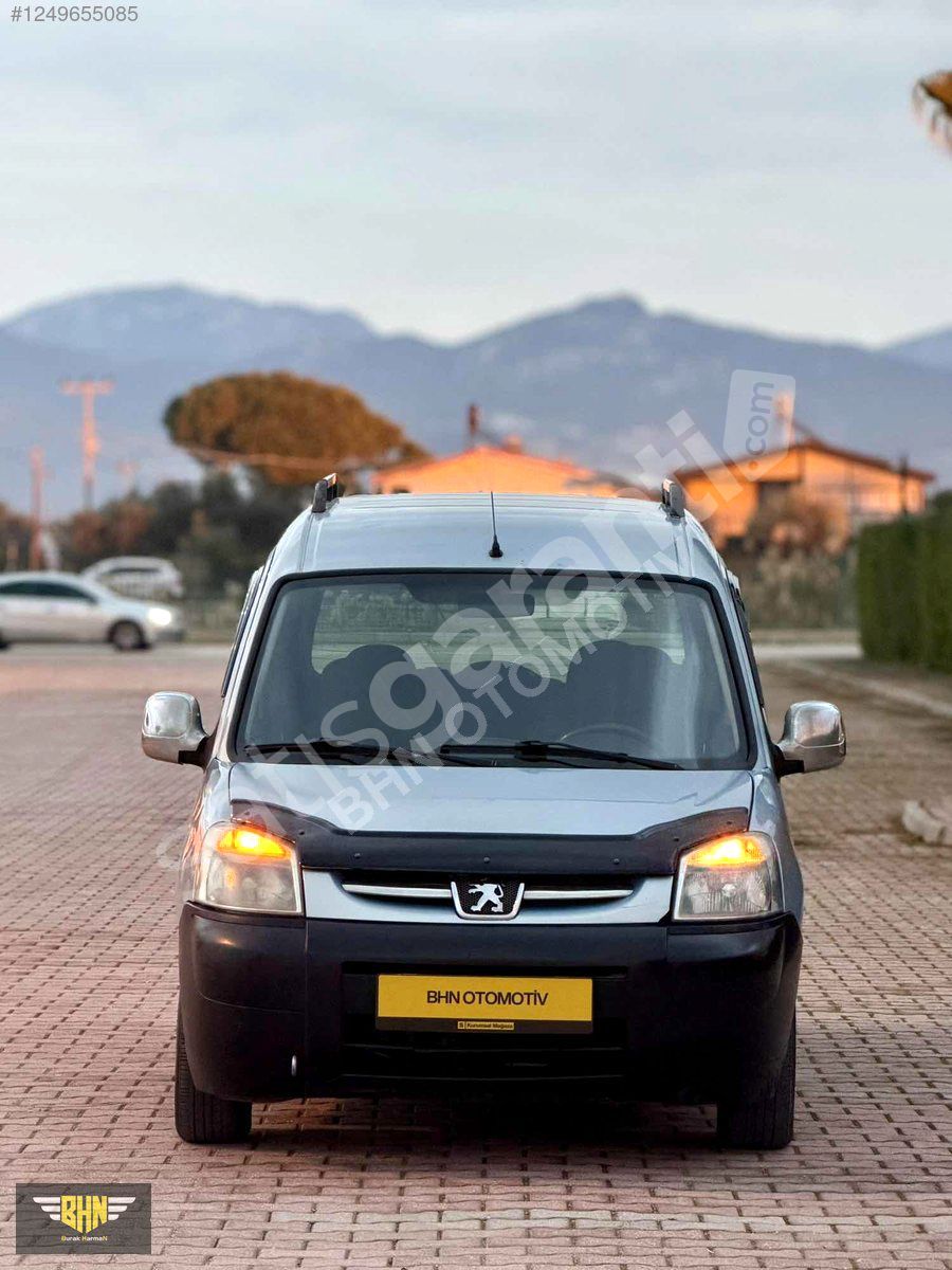 BHN OTOMOTİV den ÇİFT SÜRGÜ TEK BAGAJ KLİMA PARTNER TAKASA AÇIK