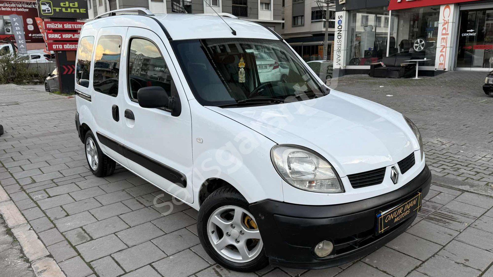 ONUR İNAN OTOMOTİVDEN 2004 1.5 DCİ ÇEKİ DEMİRLİ İŞLENİK