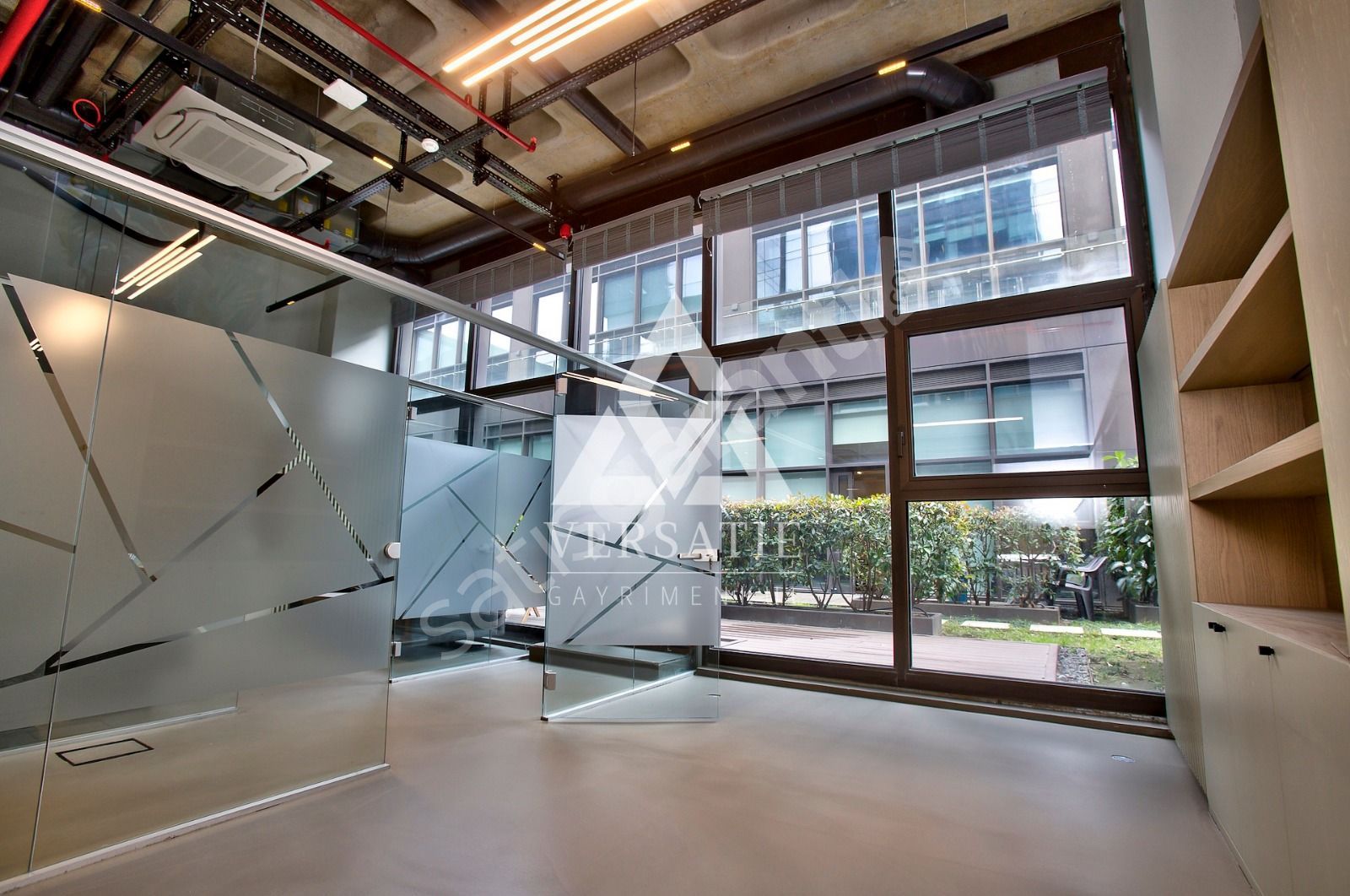 MECİDİYEKOY TORUN CENTER'DA 220m ASMA KATLI ŞIK OFİS