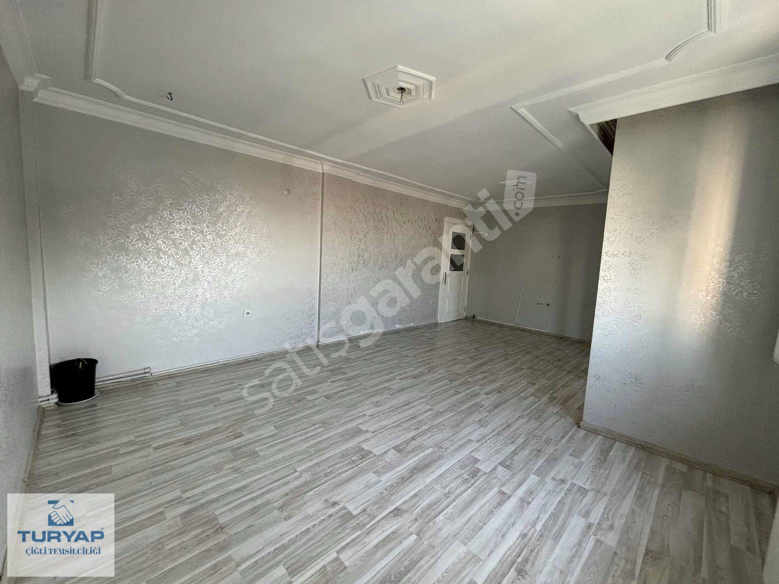 Çiğli Egekent Çağdaş Mahallesi'nde Kiralık 3+1 Daire