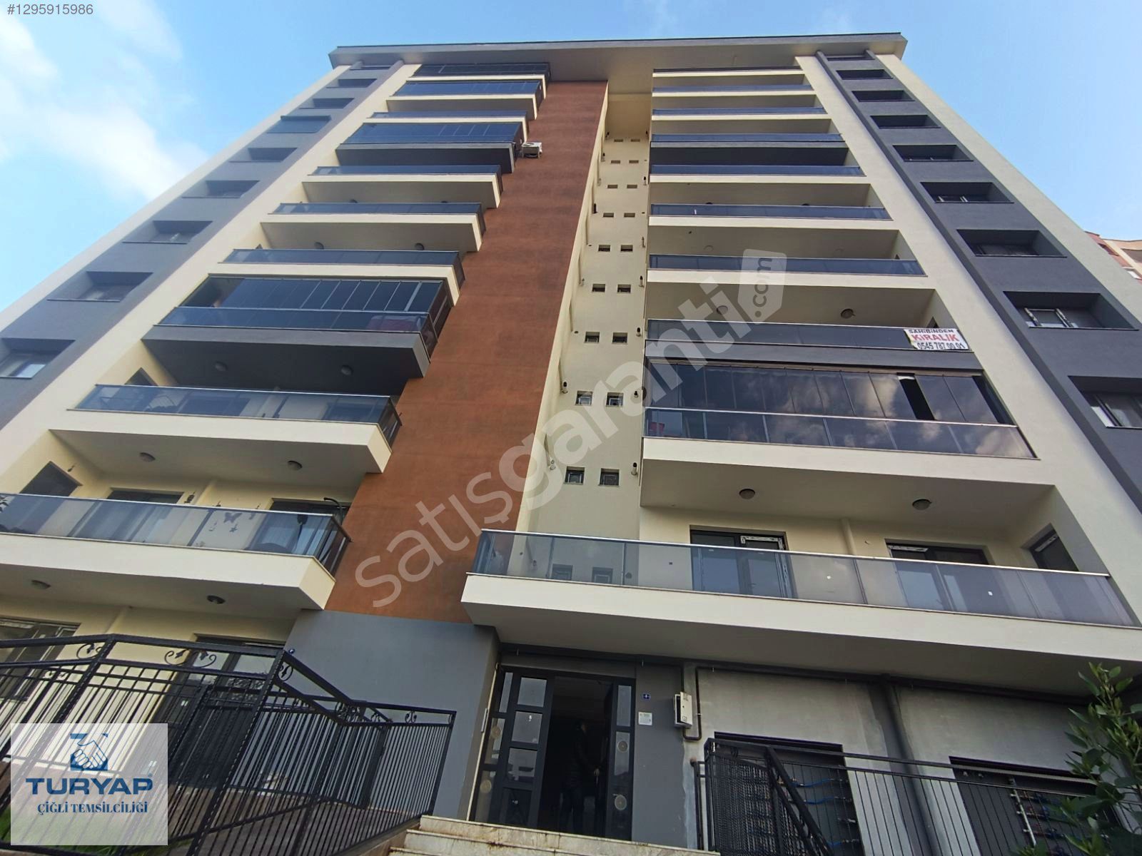 İzmir Çiğli Yakakent Mahallesi'nde 3 kat Kiralık 3+1 Sıfır Daire