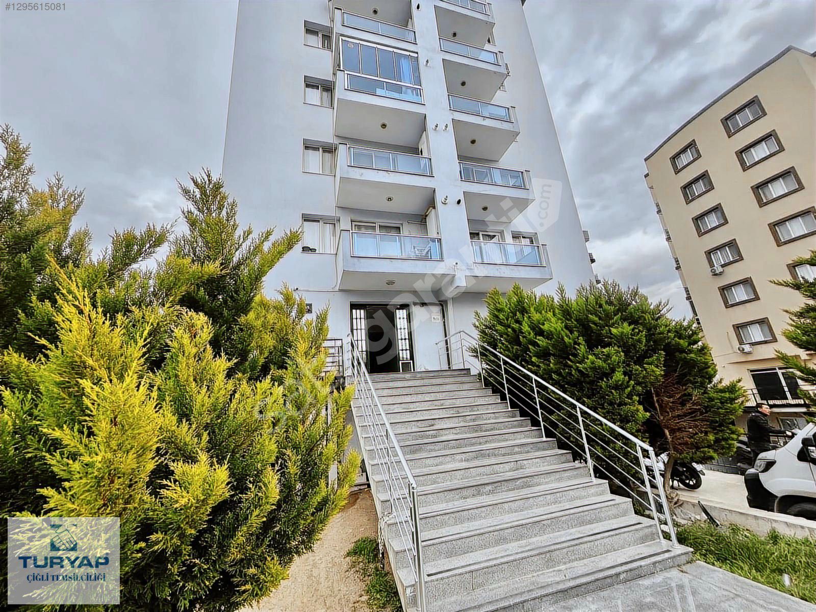 Çiğli Harmandalı Mahallesi'nde Eşyalı Kiralık 1+1 Daire