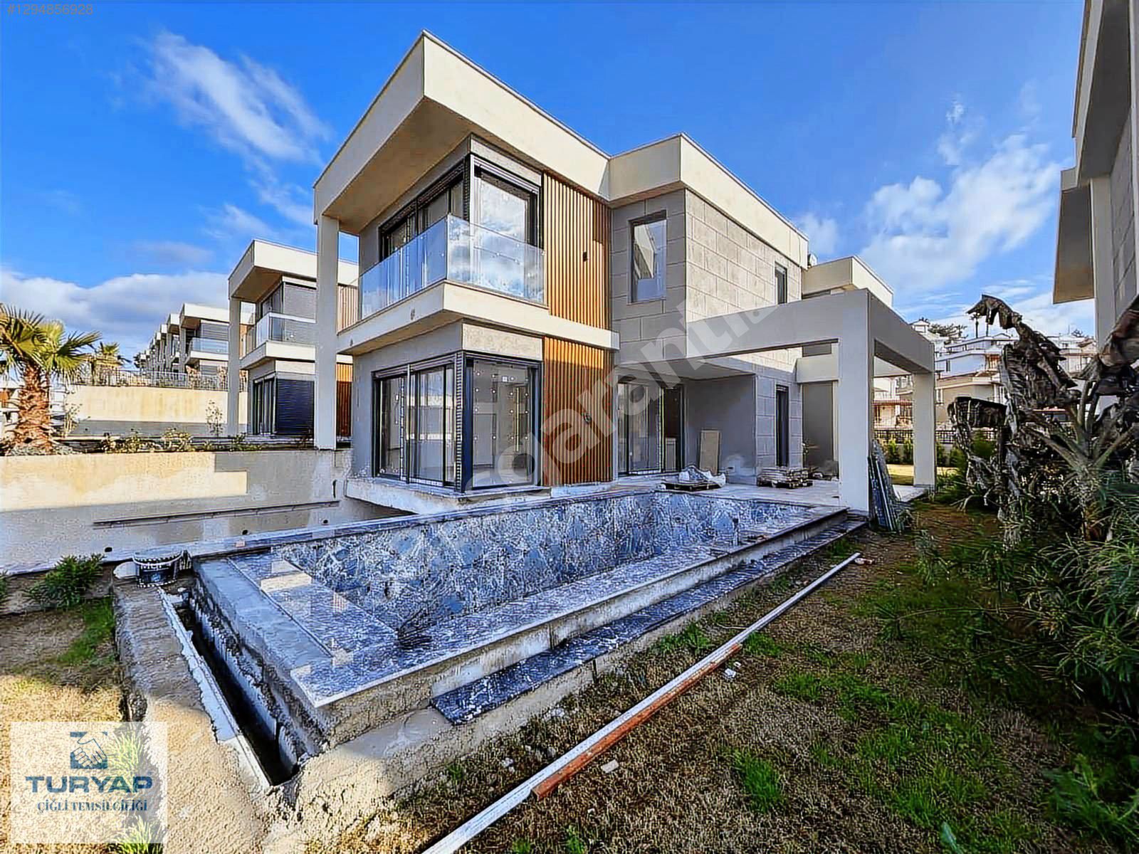 Aydın Kuşadası Karaova'da 6+1 Villa