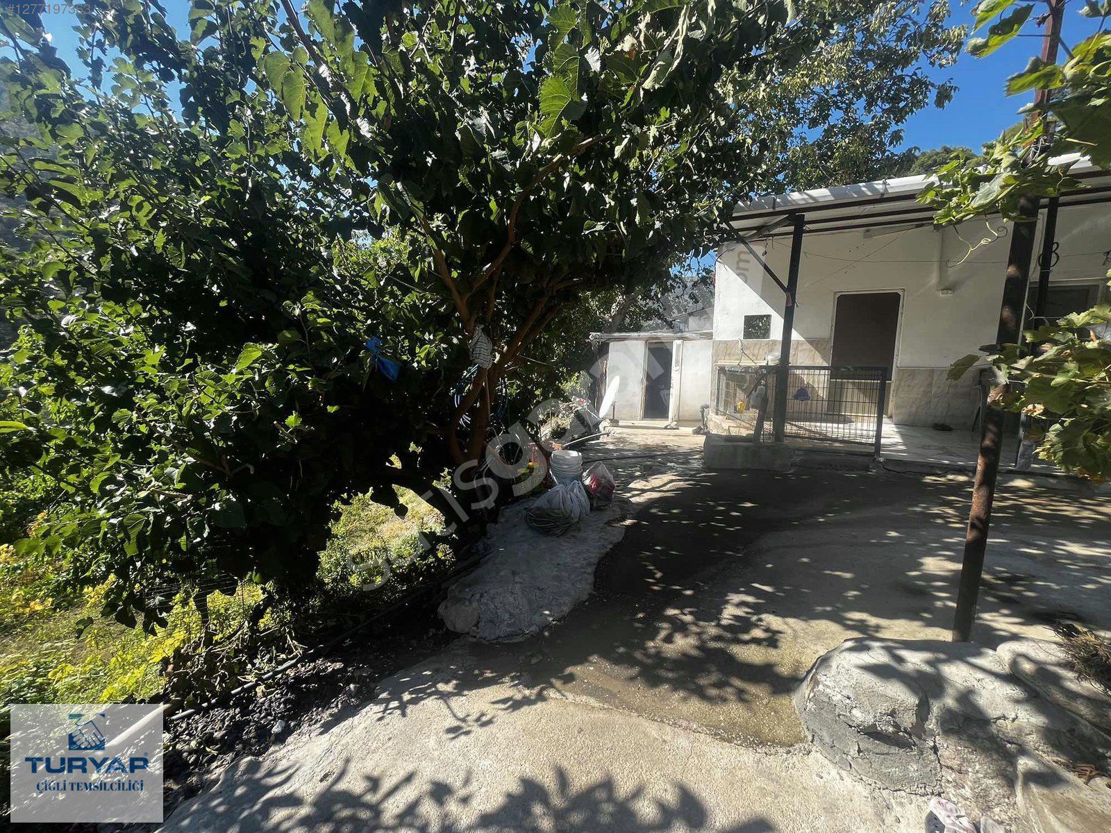 Menemen Kır Mahallesi'nde Satılık 3.359 m2 Müstakil Tapulu Tarla