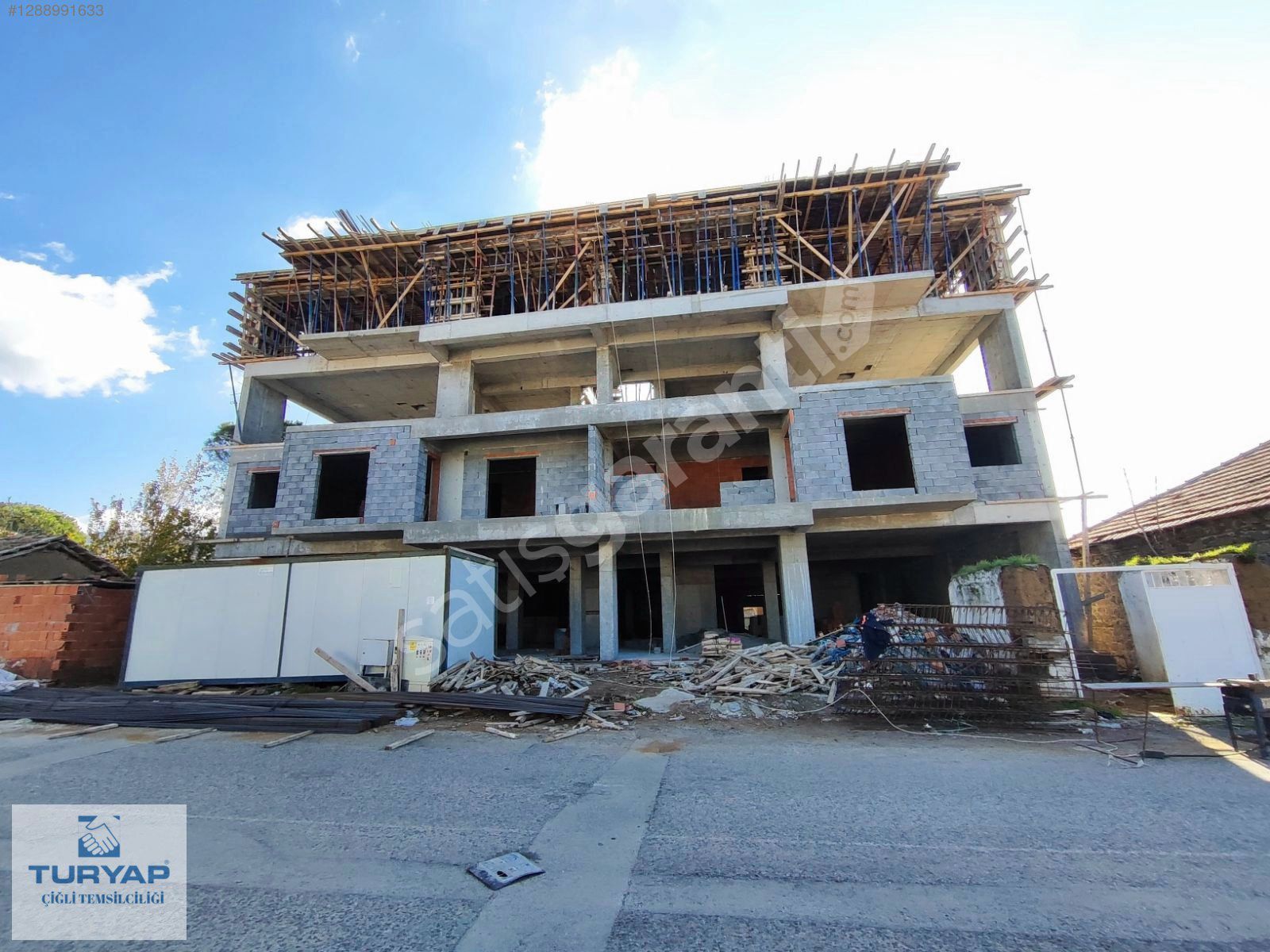 Aliağa Helvacı Mustafa Kemal Atatürk Cad. Satılık 3+1 Daireler