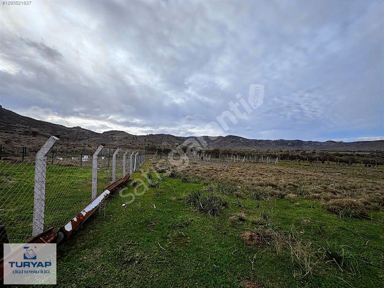 Yeni Foça Fevzi Çakmak Mahallesi'nde 207 m2 Tarla