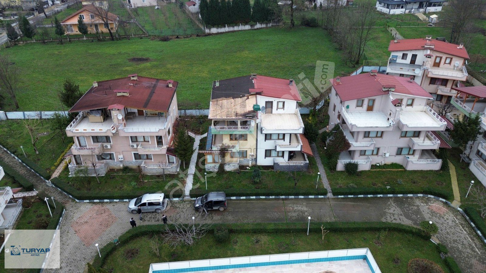 TURYAP AKYAZI'dan KUZULUK 'ta HAVUZLU SATILIK TRİPLEKS