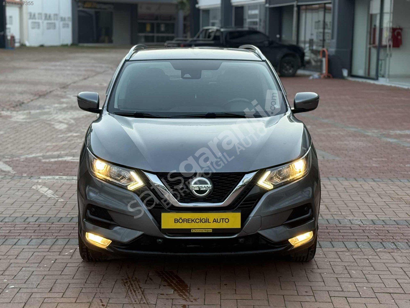 BÖREKCİGİL AUTO SERVİS BAKIMLI MAKYAJLI KASA QASHQAİ TAKAS OLUR