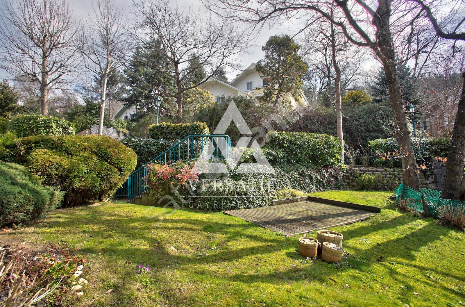 Beykoz Konaklarında Satılık Geniş Bahçeli