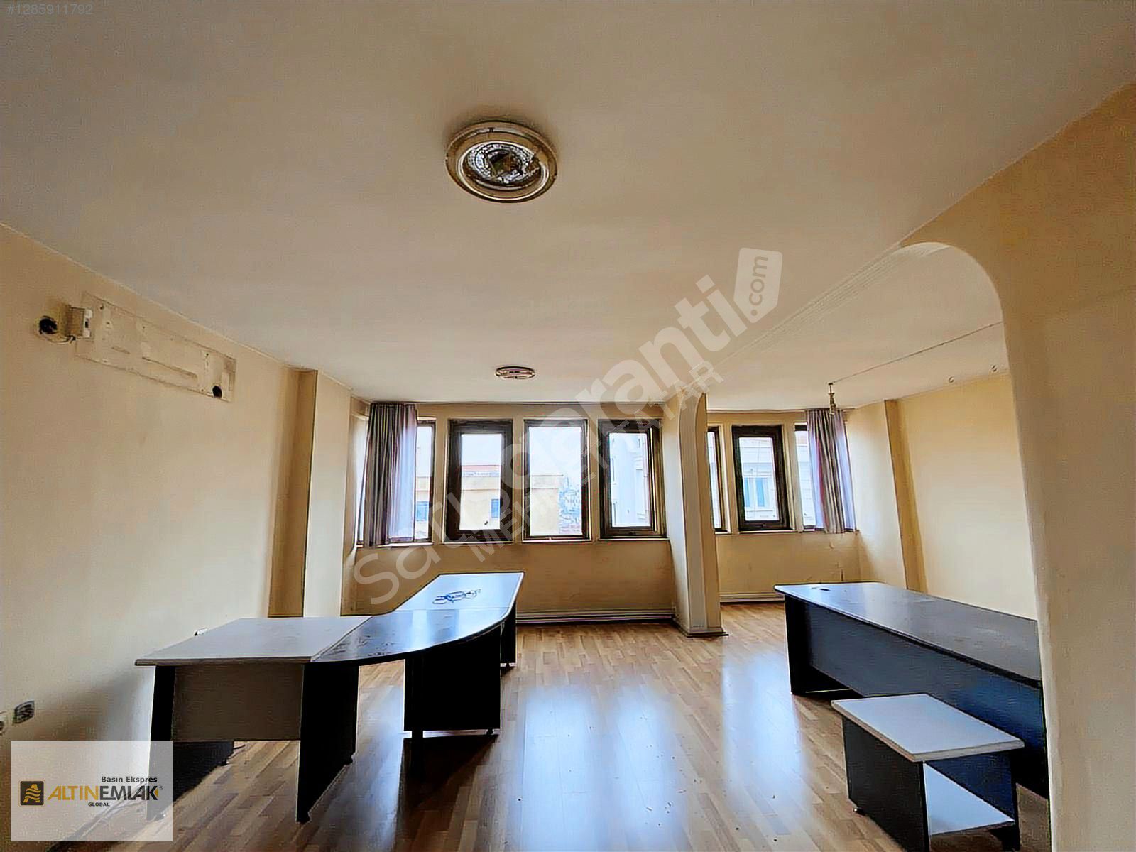 Bağcılar Meydanı'nda Satılık 100m² Ofis Katı - Krediye Uygun