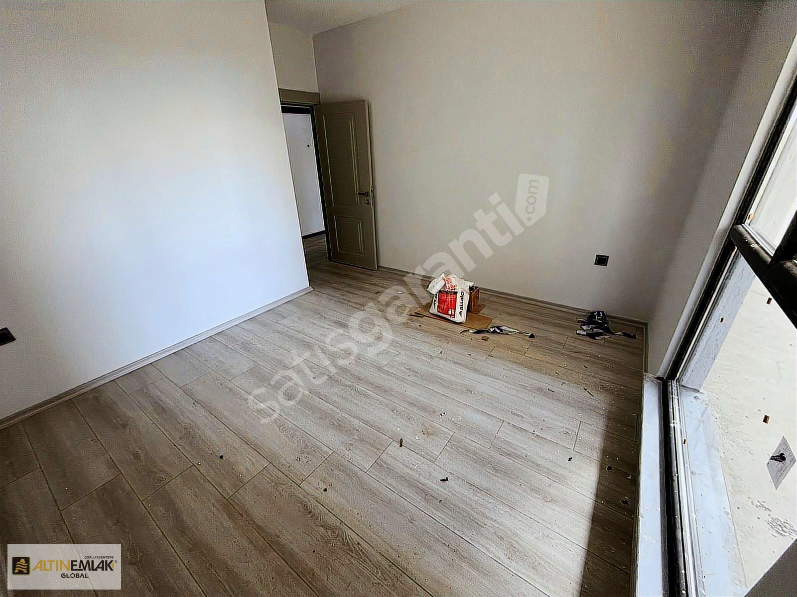 ÇORLU HATİP MAHALLESİ SATILIK GİRİŞ KAT AÇIK MUTFAK 2+1 DAİRE