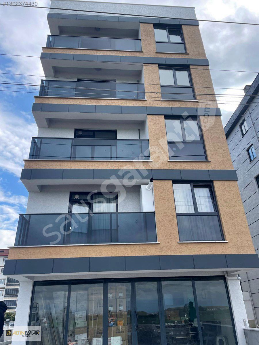 ÇORLU HATİP MAHALLESİ SATILIK TERASLI AÇIK MUTFAK 1+1 DAİRE