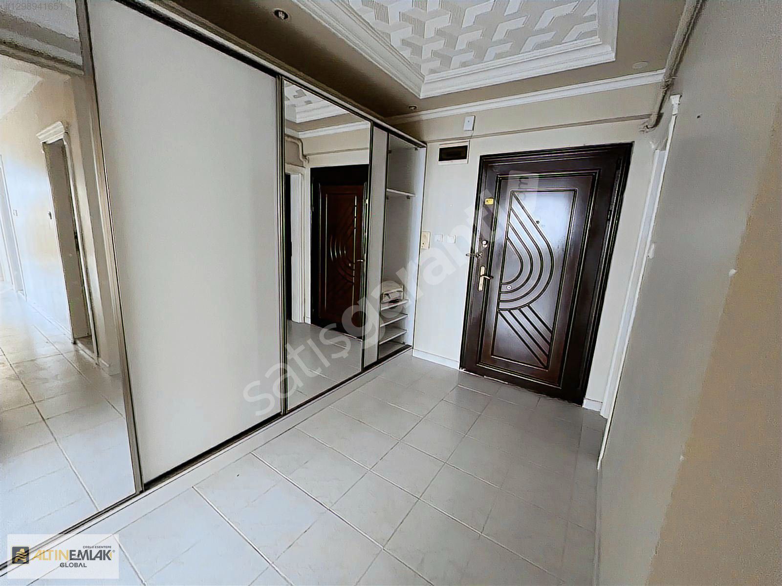 MUHİTTİN'DE ALPEVLER SİTESİ ARA KAT OTOPARKLI SATILIK 3+1