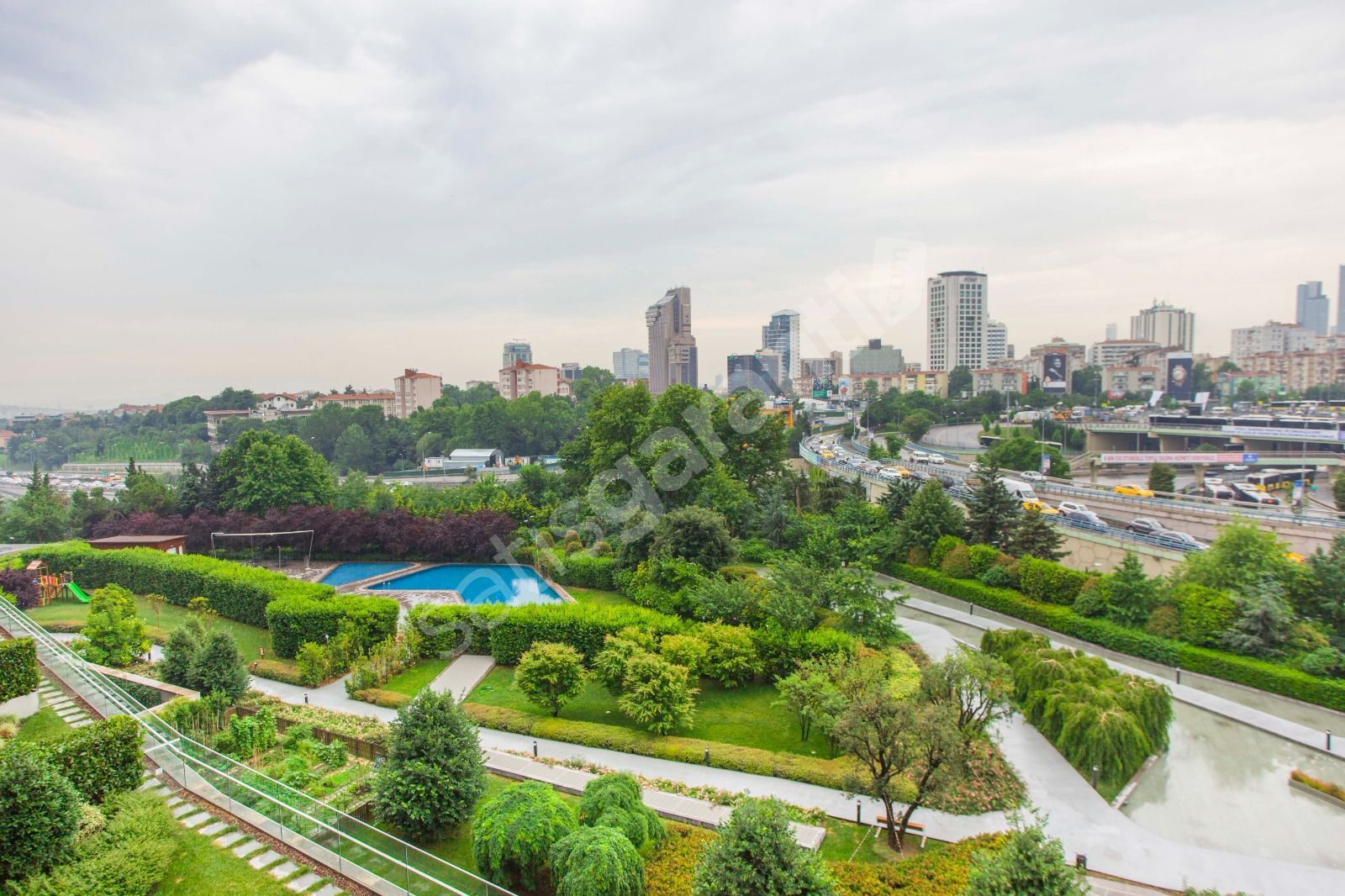 ZORLU CENTER KIRALIK TEK YETKILI 224 M2 LUKS OFIS KATI