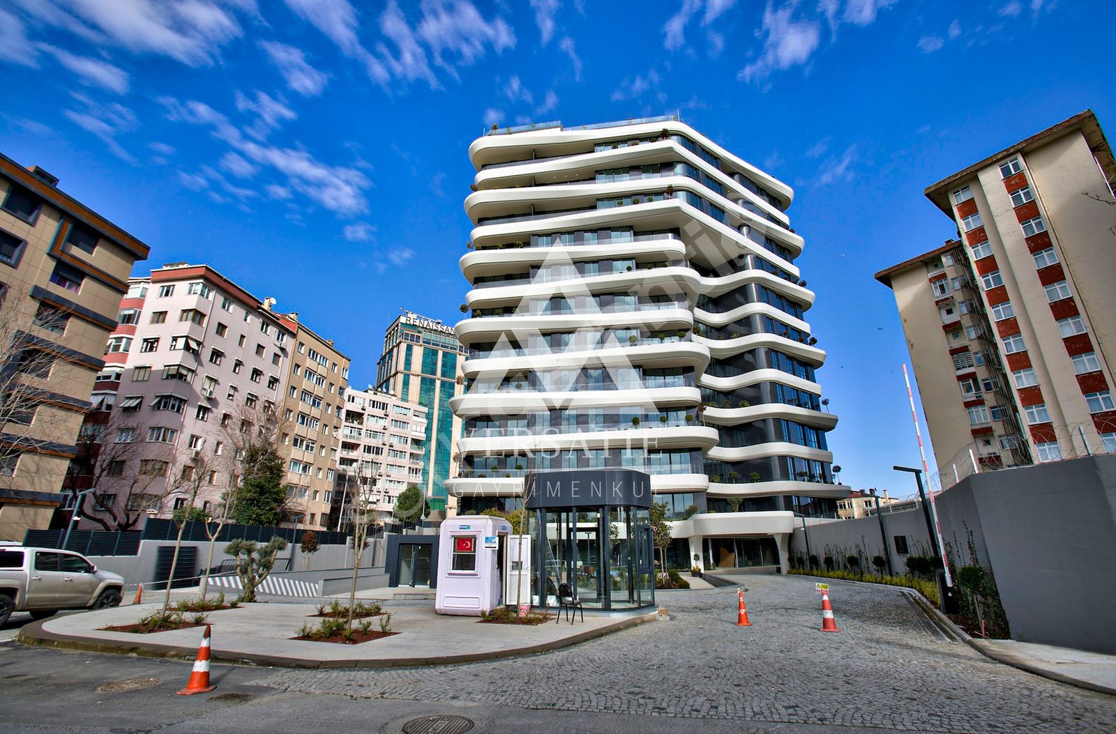 BARBAROS 48 BOĞAZ MANZARALI KIRALIK TERASLI YUKSEK TAVANLI 3+1