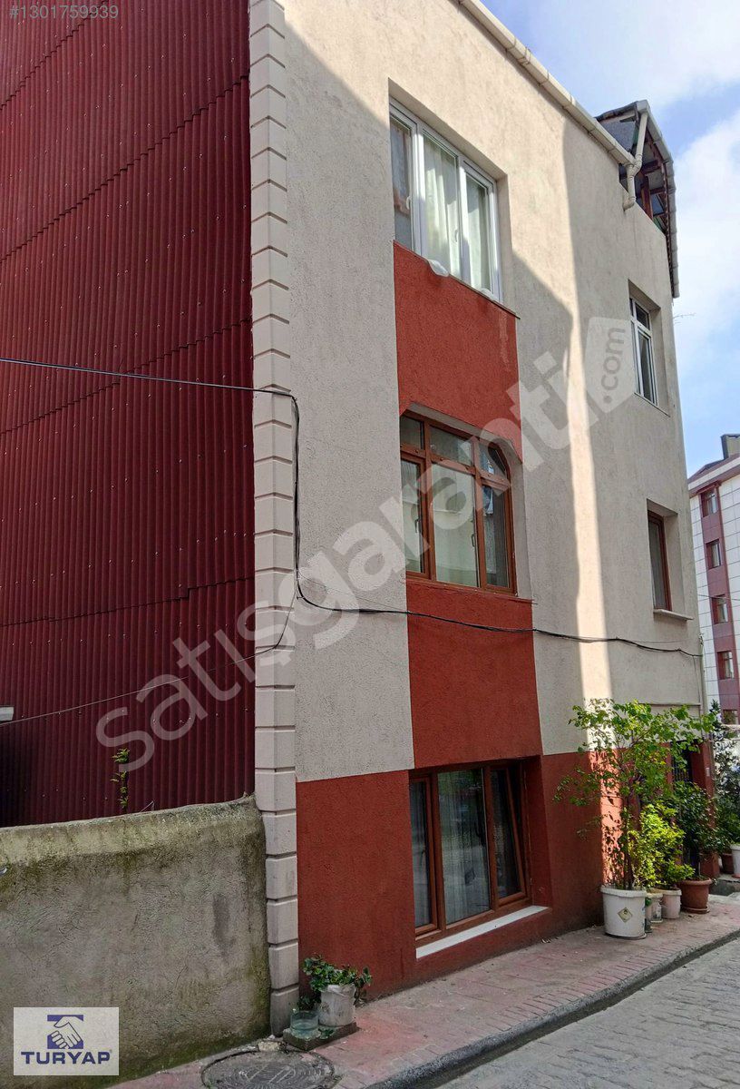 BEYOĞLU KAPTANPAŞA 3 KATLI SATILIK BİNA