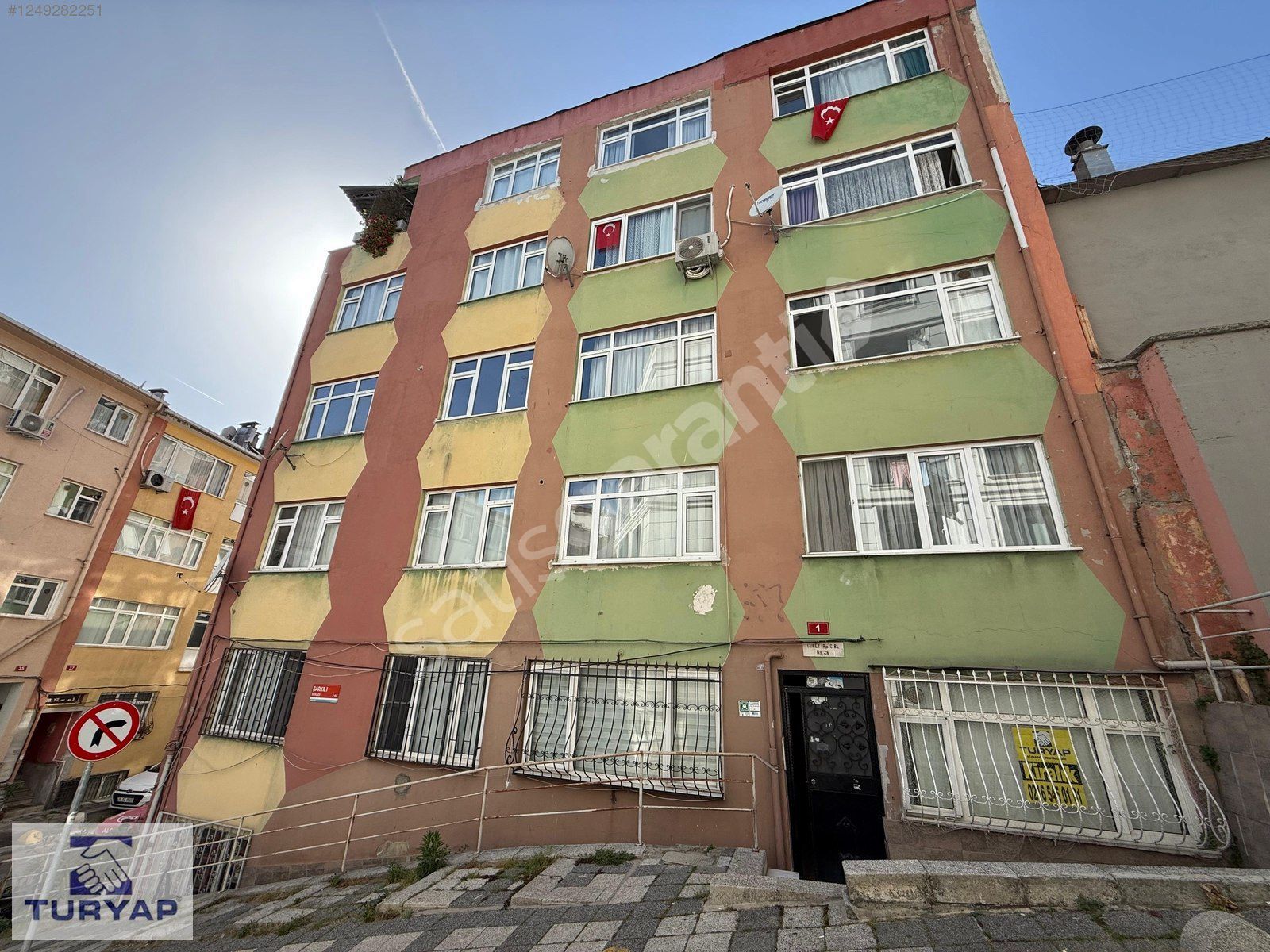 ACIBADEM İKBALİYE BÖLGESİNDE, MERKEZİ KONUMDA, METRO YAKINI, 2+1