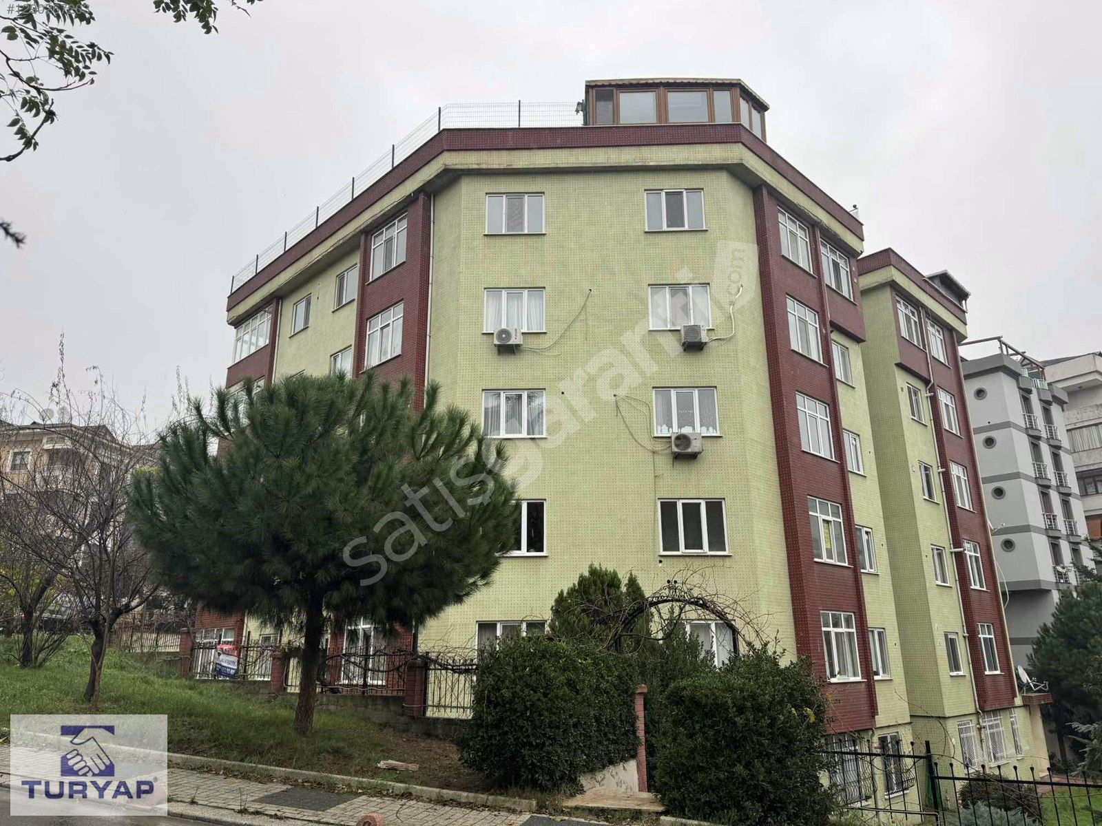 ACIBADEM'DE; GERÇEKTEN GAYET GENİŞ,FERAH,TERASLI ÇATI DUBLEKS