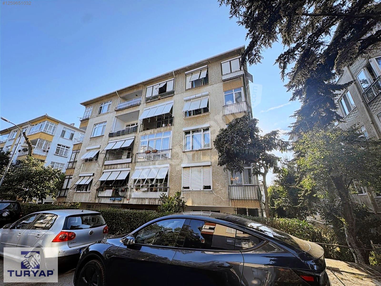 ACIBADEM ÇAKMAK SİTESİNDE; EN ÜST KAT,GENİŞ,2+1,YATIRIMLIK