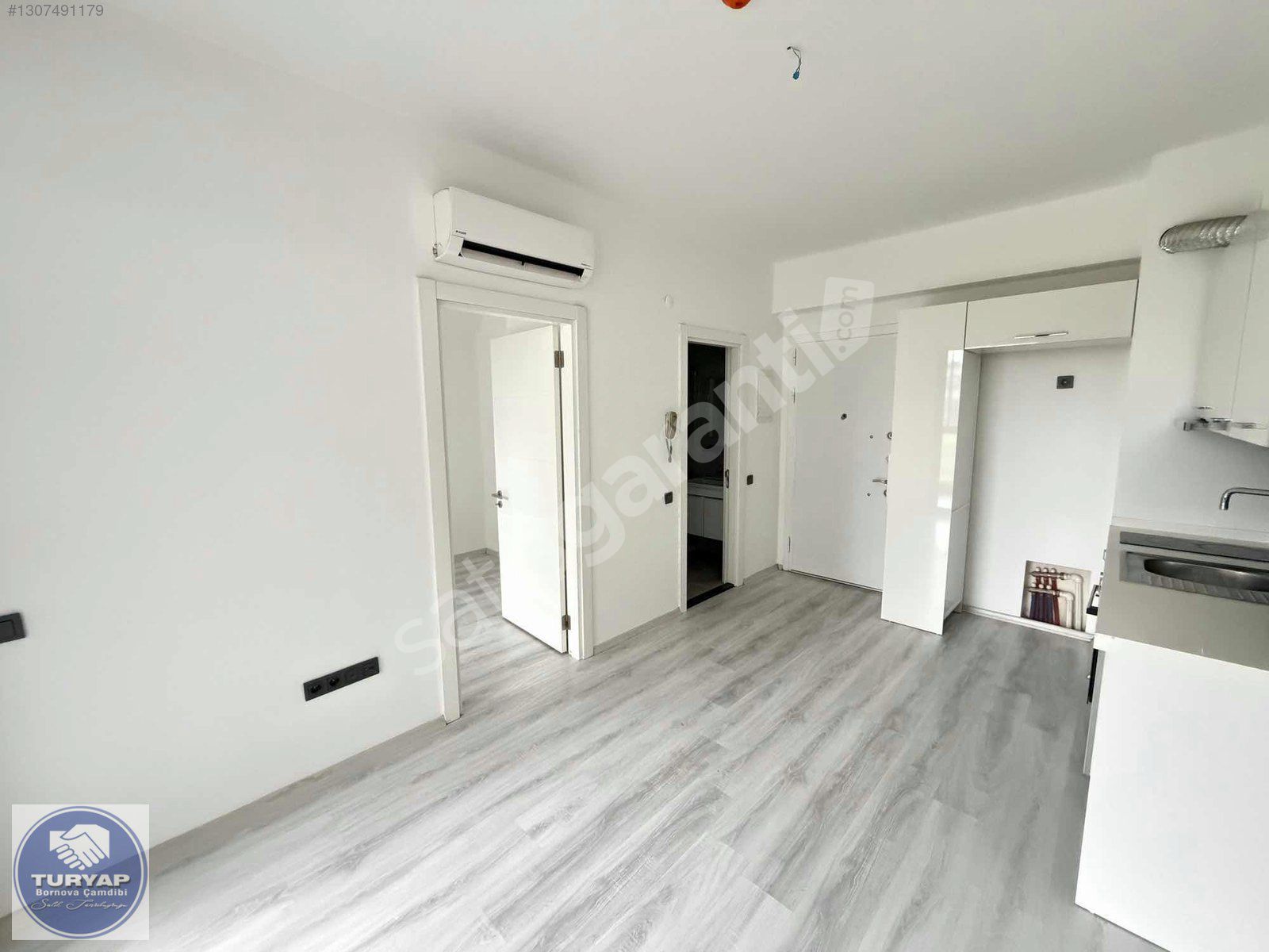 Turyap- Trademark 1+1 Boyalı Havuz Cephe Cam Balkonlu Kiralık