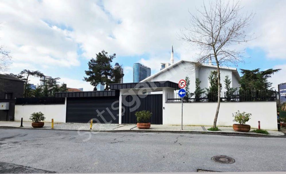 LEVENT CADDESI YAKINI SATILIK 900 M2 MUSTAKIL SIFIR VILLA