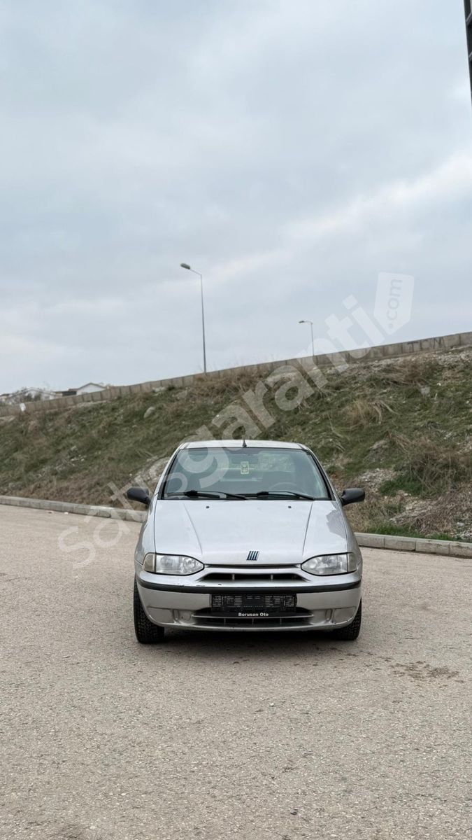 Masrafsız yakıt cimrisi Fiat siena 1.2 S-aile arabası