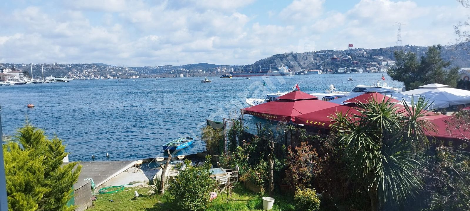 Bebek'te Yalıda Rıhtımlı Ortak Bahçeli Kiralık Daire