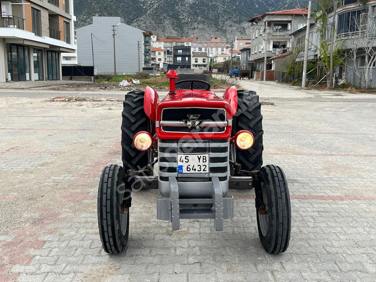 1970 MODEL MASSEY FERGUSON 135