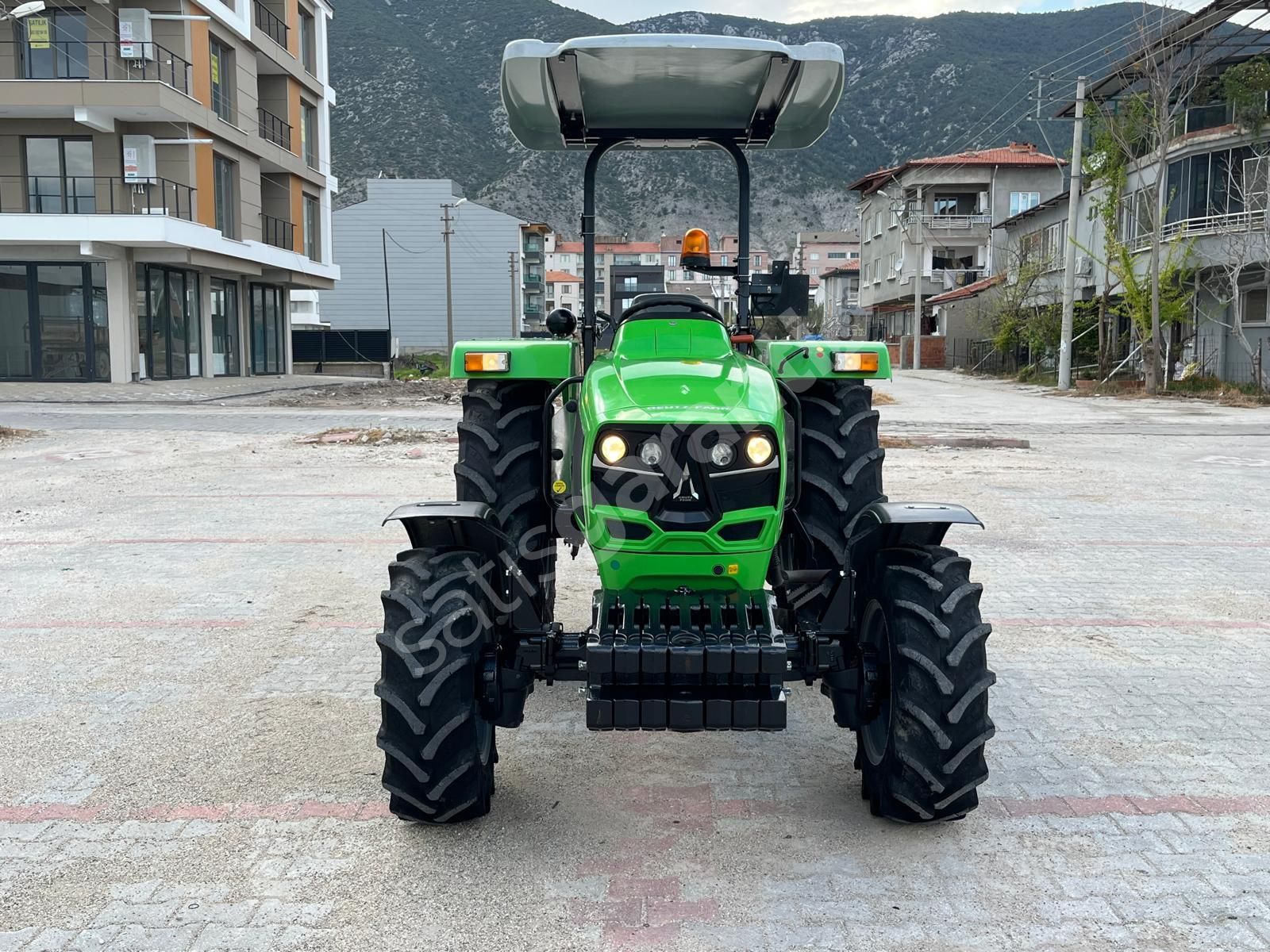 2024 MODEL  DEUTZ 3055 E  ÇEKER  395 SAATTE SÜRÜNGEN VİTESLİ