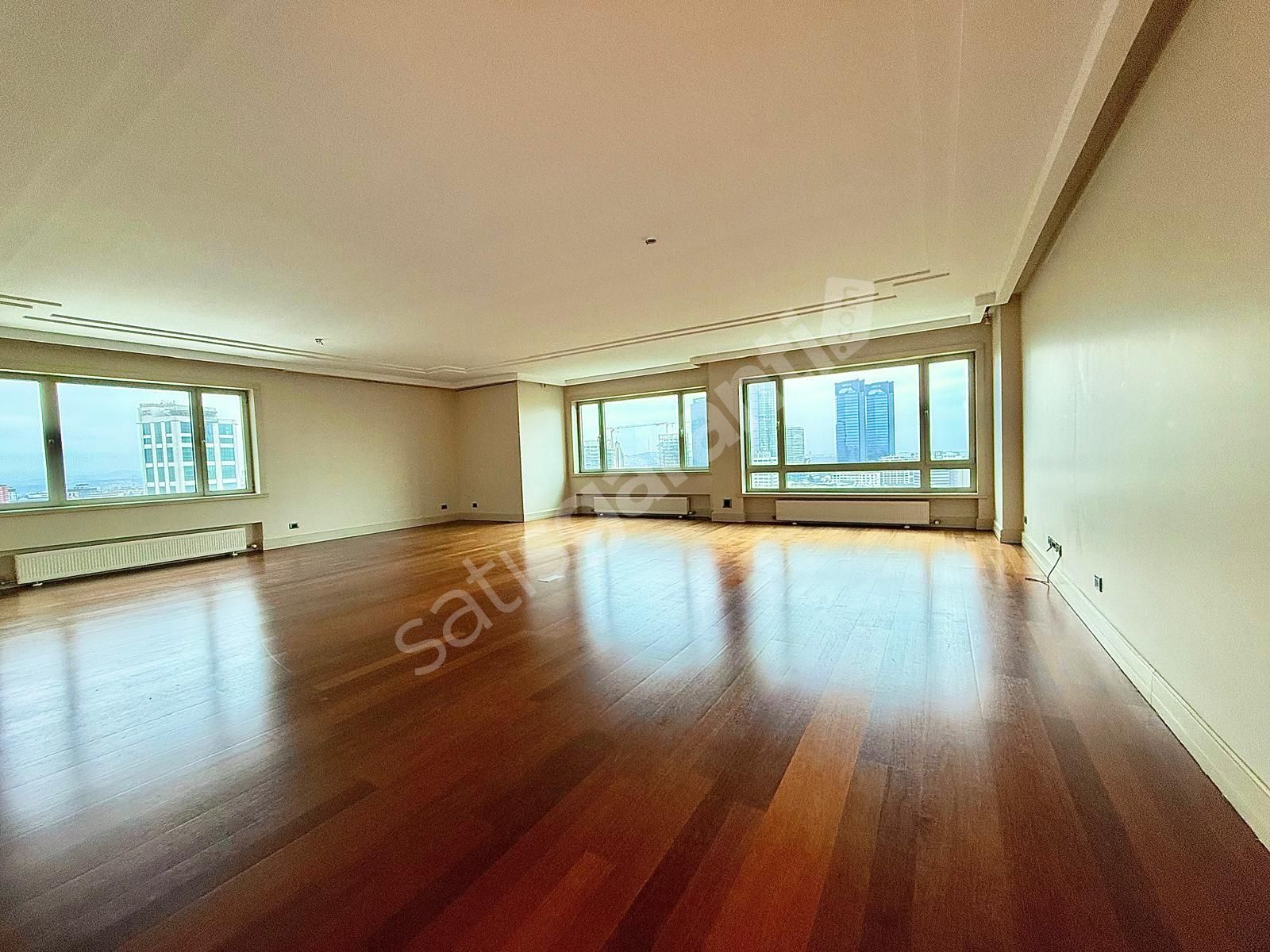 Metrocity'de 302 m2 Satılık 4+1 Daire