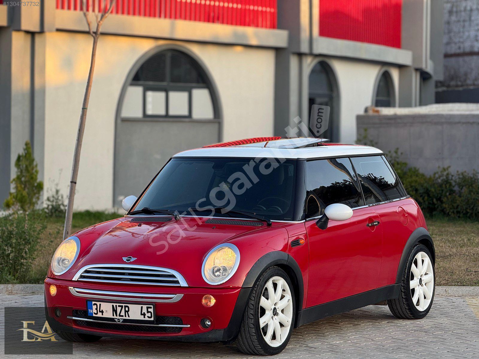 EMİN AYIK OTOMOTİV DEN CAM TAVANLI MİNİ COOPER